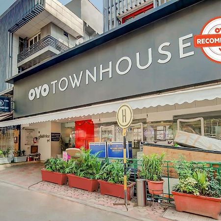 Hotel Vaccinated Staff- Oyo Townhouse 105 Khar West Station Bombay Exterior foto