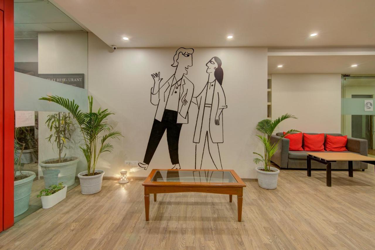 Hotel Vaccinated Staff- Oyo Townhouse 105 Khar West Station Bombay Exterior foto