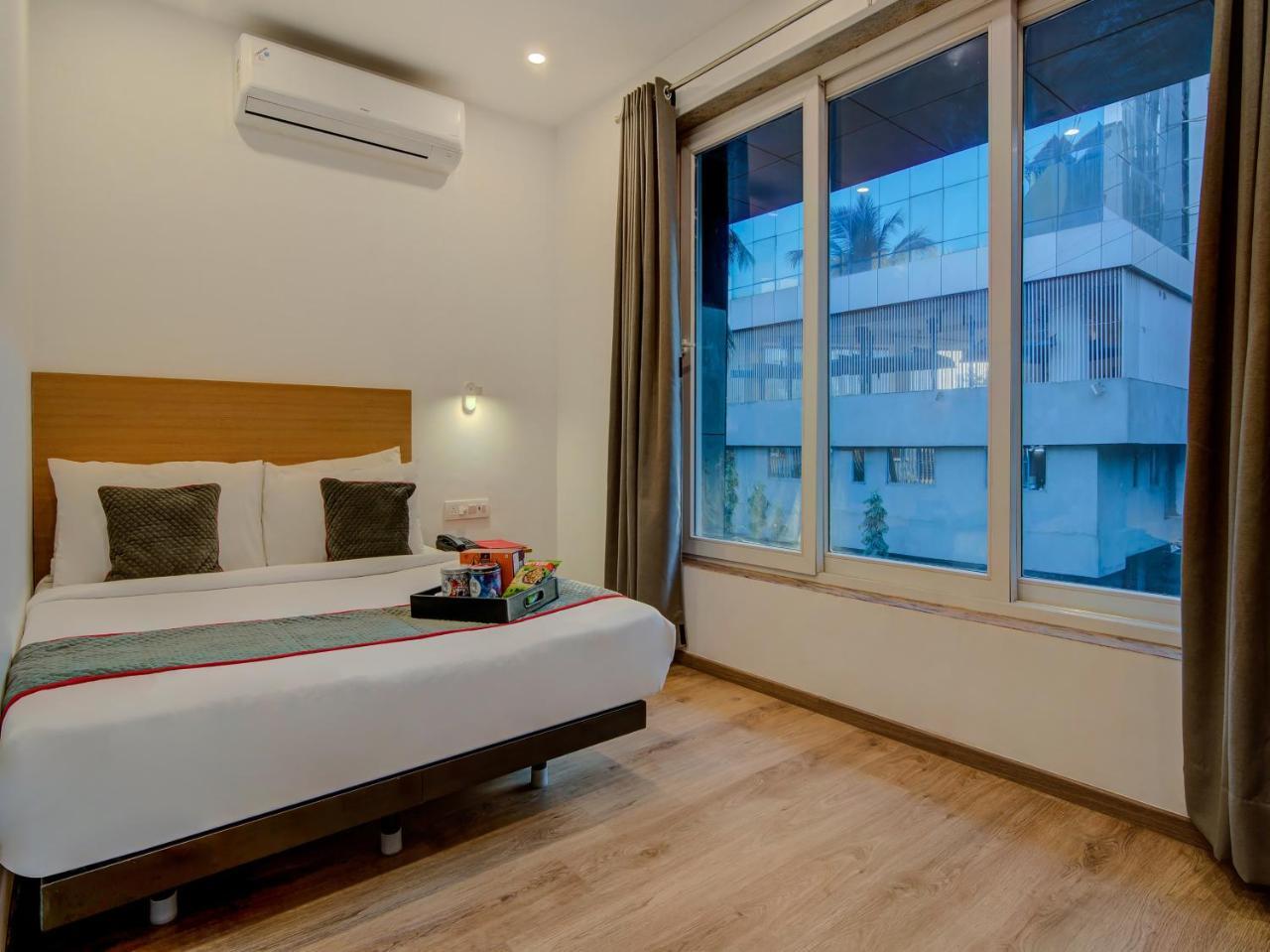 Hotel Vaccinated Staff- Oyo Townhouse 105 Khar West Station Bombay Exterior foto