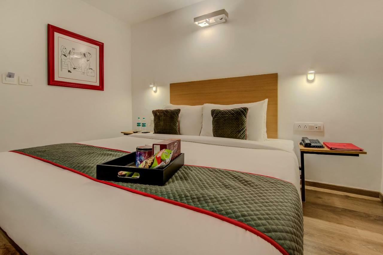 Hotel Vaccinated Staff- Oyo Townhouse 105 Khar West Station Bombay Exterior foto