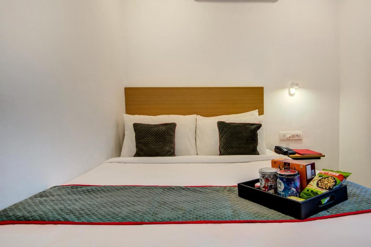 Hotel Vaccinated Staff- Oyo Townhouse 105 Khar West Station Bombay Exterior foto